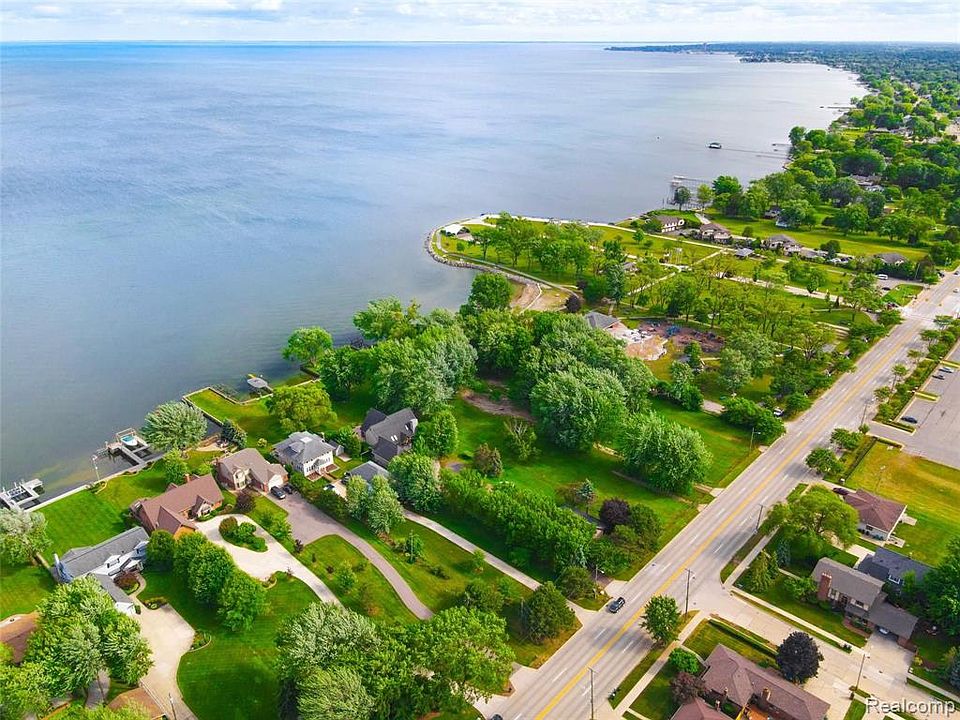 32630 Jefferson Ave, Saint Clair Shores, MI 48082 Zillow