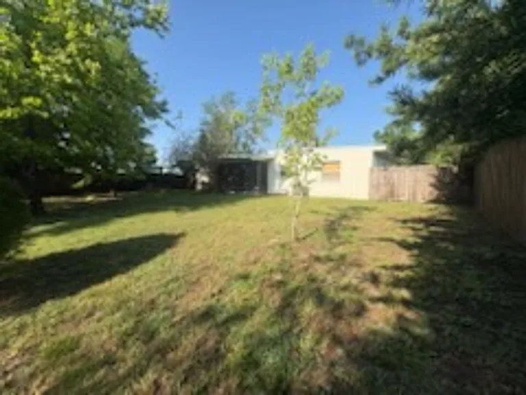 247 Cocos Dr — Photo 11
