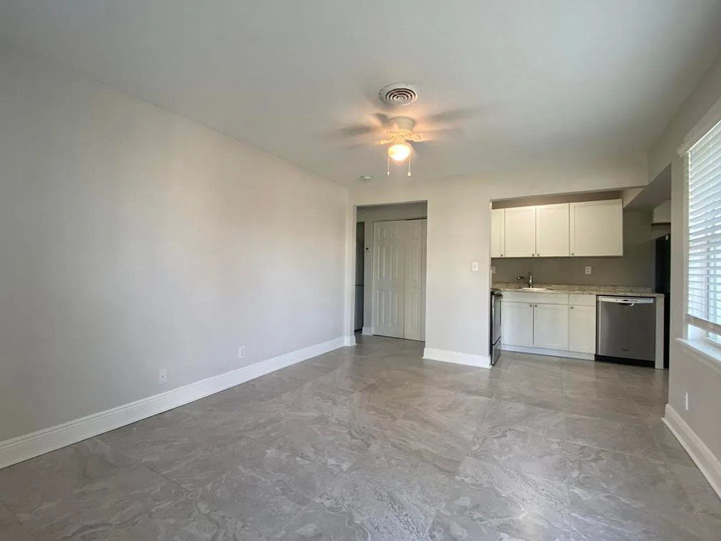 Two Bedroom Beachside Duplex with Garage! — Photo 4