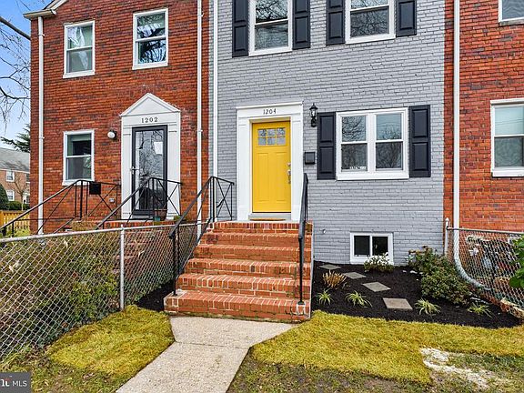 2nd image of 1204 Franklin St