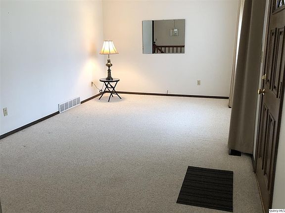 3rd image of 3827 Tiffany Ln