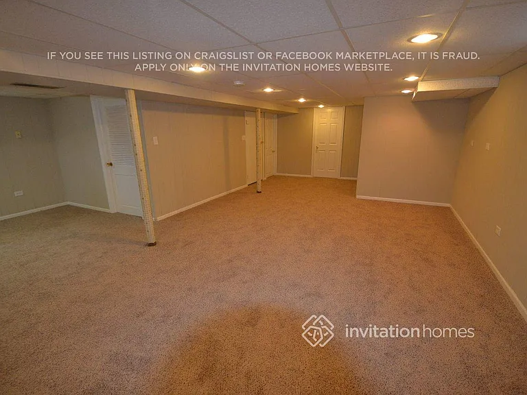 2403 Lincoln St — Photo 3