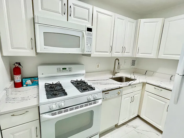 2401 H St NW #712 — Photo 25