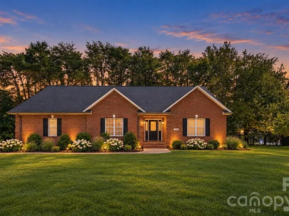 3656 Woodgreen Dr, Lincolnton, NC 28092