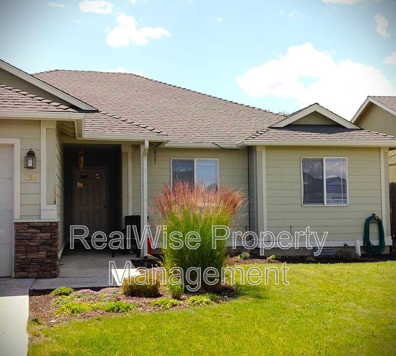 1st image of 790 NE Quince Ave