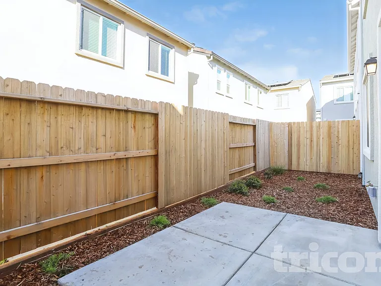 1262 Victorian St — Photo 13