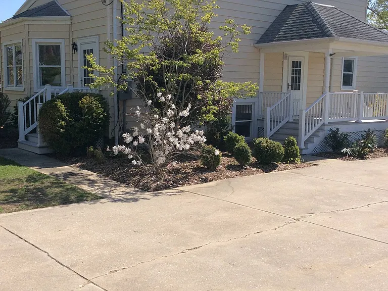 2380 S Harbor Rd — Photo 3