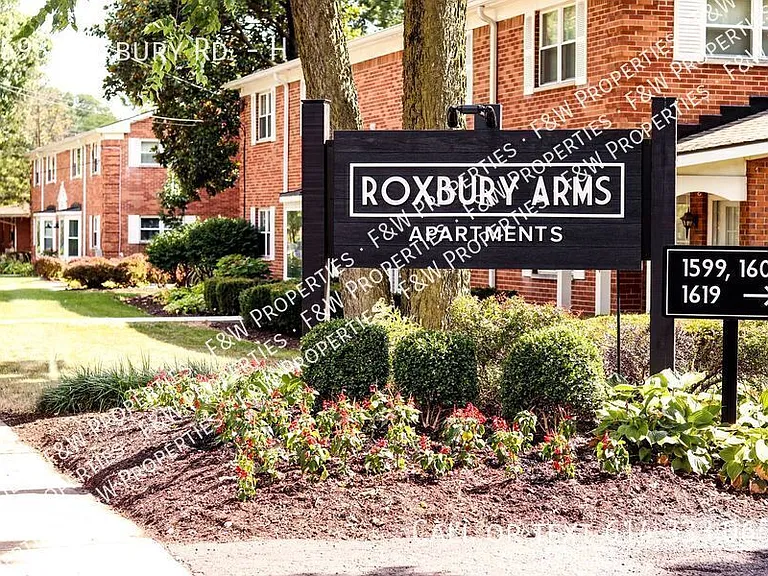 1593 Roxbury Rd #H — Photo 1