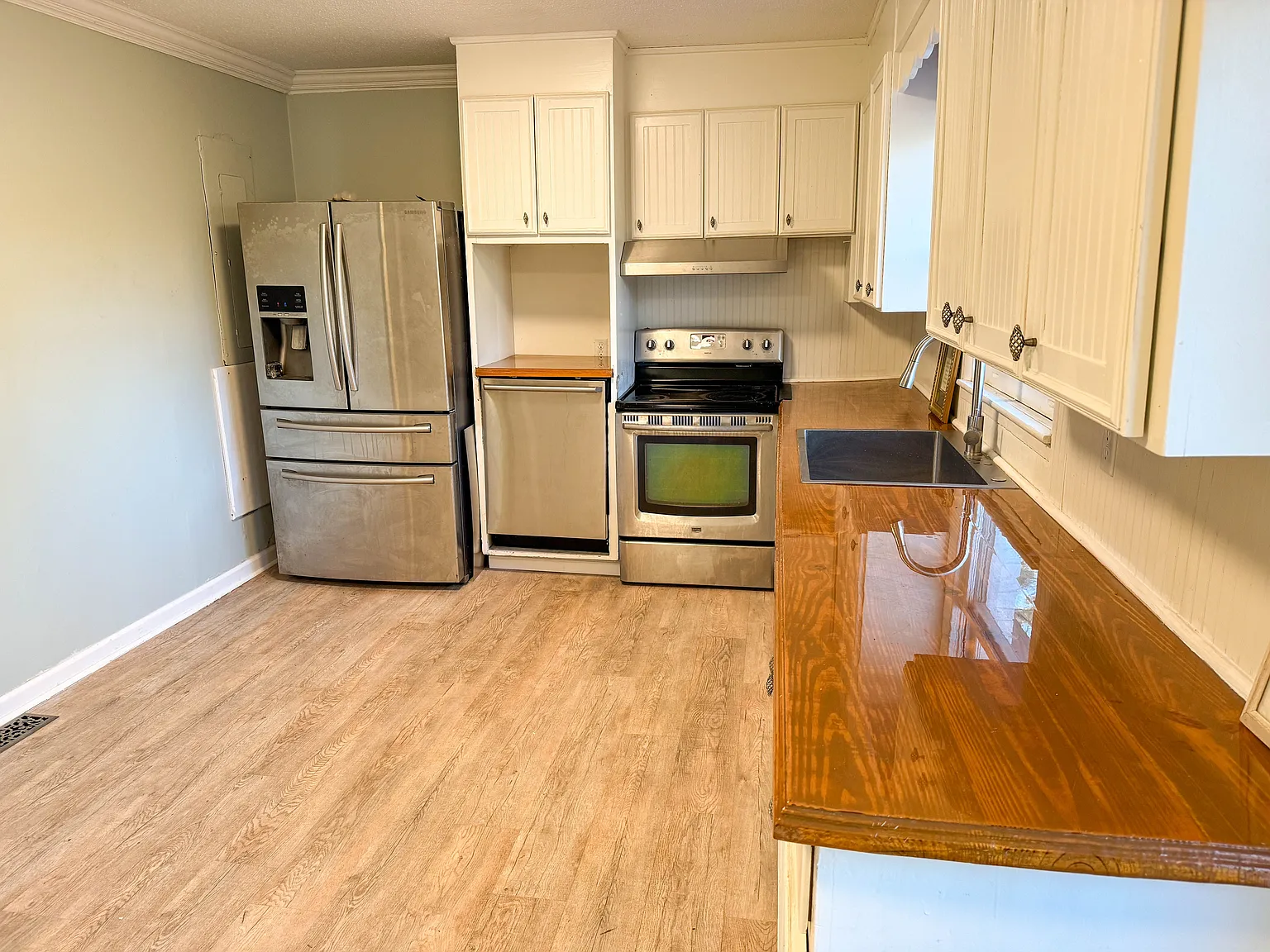 3 bed, 1.0 bath, 1372 sqft, $1,950 — Photo 4