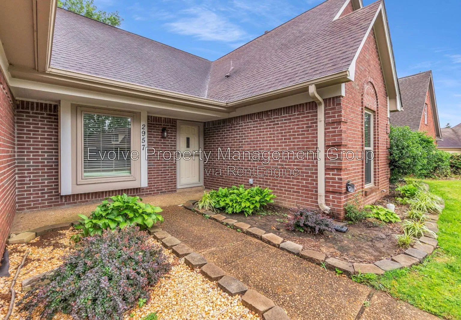 4 bed, 2.0 bath, 2382 sqft, $2,045 — Photo 3