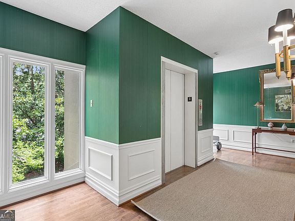 5th image of 2765 Peachtree Rd NE APT 6