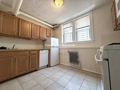 524 Cambridge St Photo 1