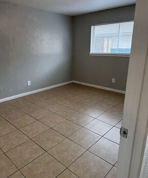 3737 Hillcroft Apartments — Photo 38