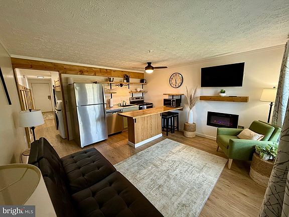 4th image of 125 E Valley Point Ln #1108