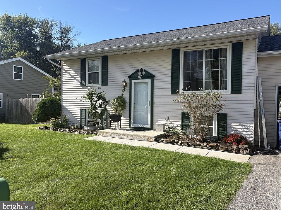 1st image of 507 Lakeview Cir