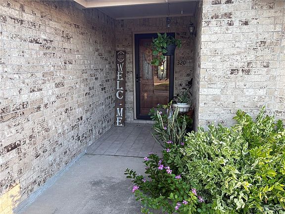 4th image of 320 Diana Dr