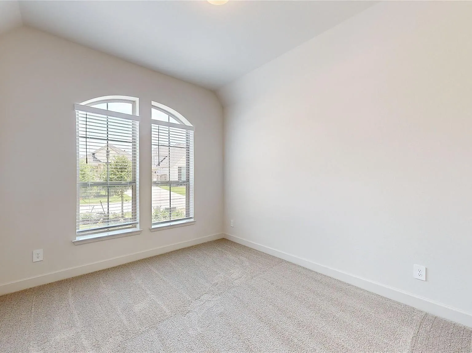 4 bed, 3.0 bath, 2188 sqft, $2,950 — Photo 3