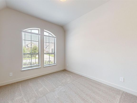 3rd image of 624 Sand Branch Dr