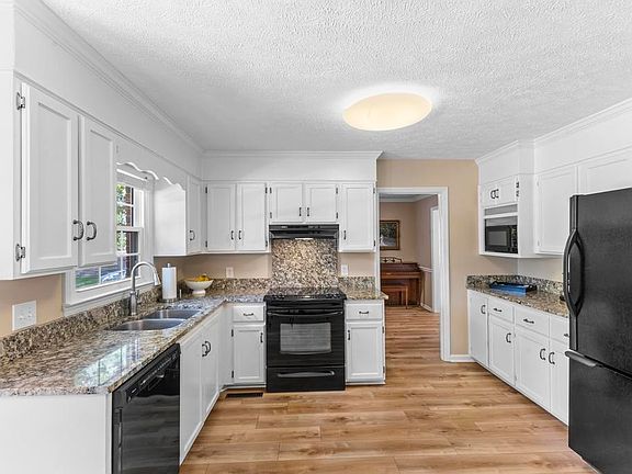 5th image of 122 Englewood Rd