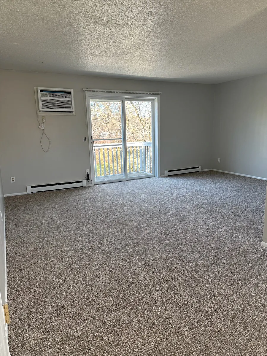 Building Photo - 880 E 6th St #2