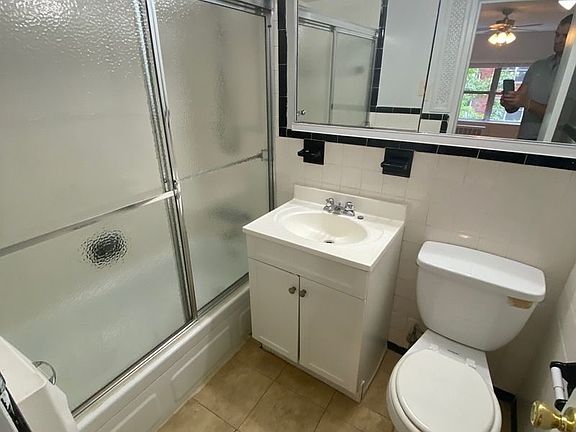 4th image of 244 E 33rd St #2E