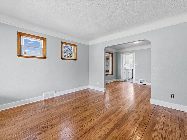 922 Mayflower Ave — Photo 13