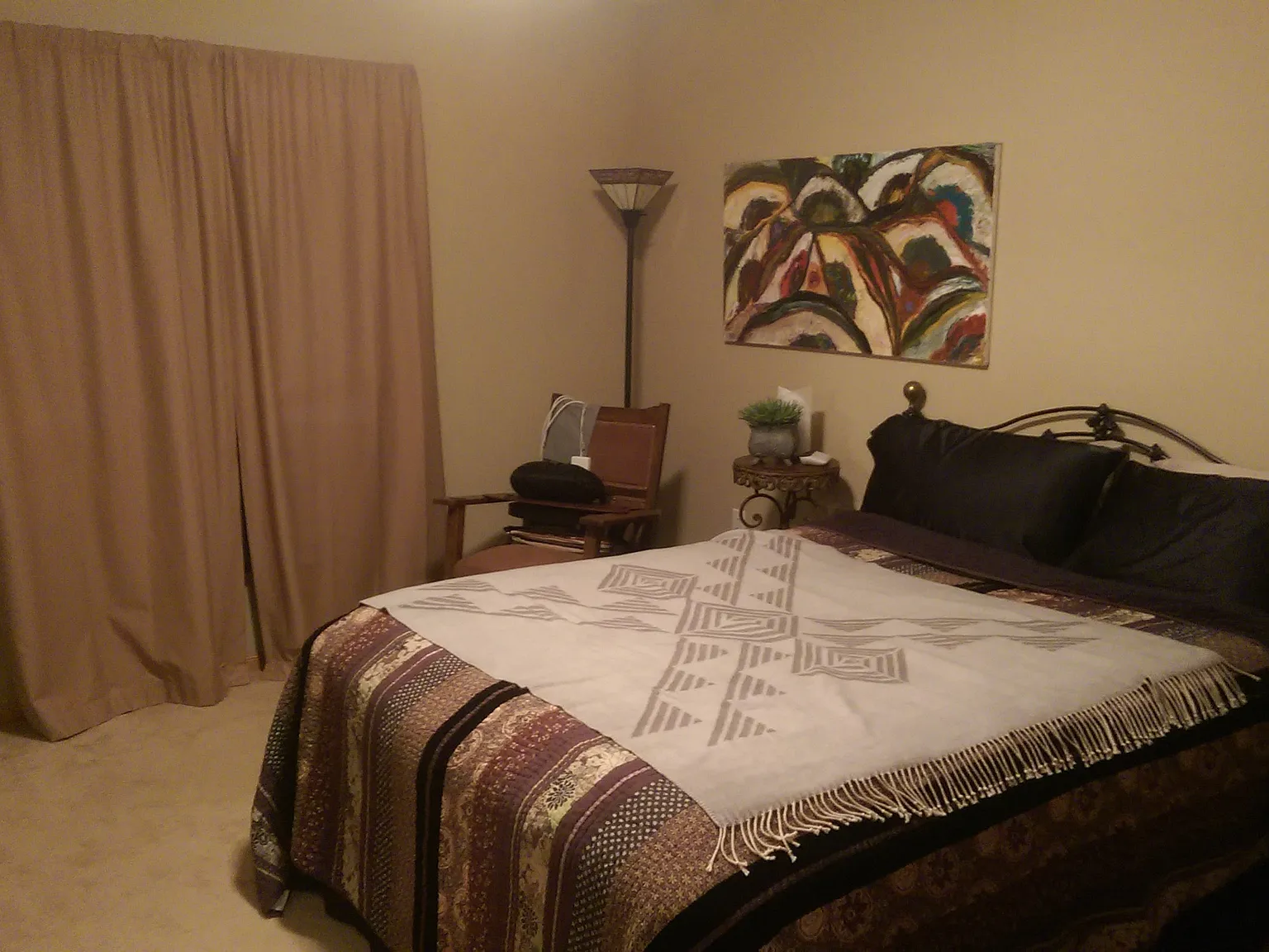 8 bed, 4200 sqft, $4,800 — Photo 3