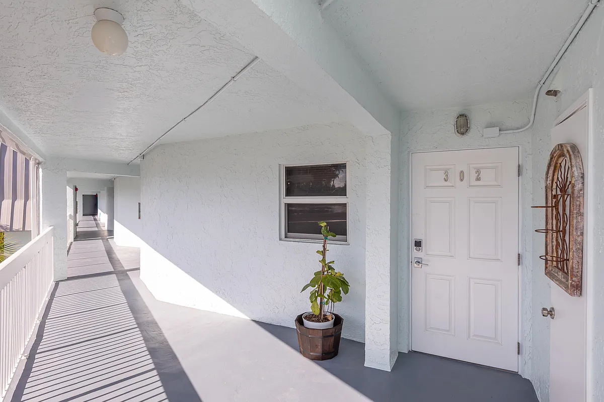 Building Photo - 961 SE 20th Ave #302