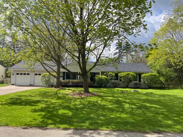 7852 State St, Brighton, MI 48116