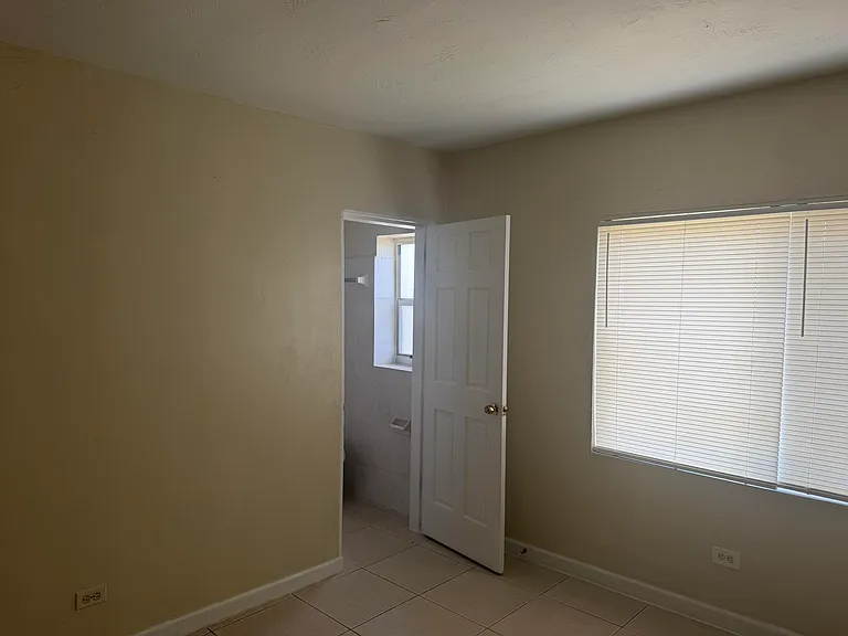 7803 NW 8th Ave — Photo 10