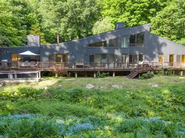 106 Newtown Turnpike, Weston, CT 06883