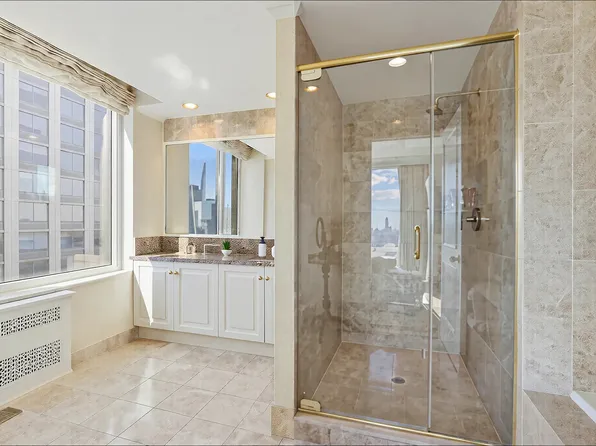 220 Riverside Boulevard image 9 of 28