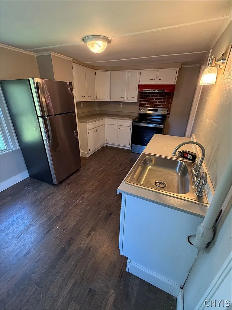 3 bed, 1.0 bath, 960 sqft, $1,850 — Photo 3
