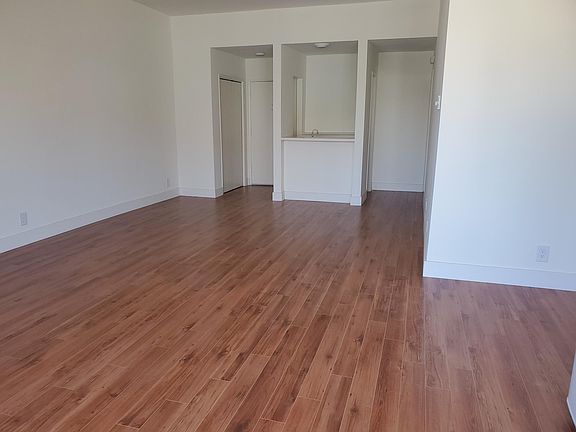 2nd image of 1824 Fairburn Ave #403