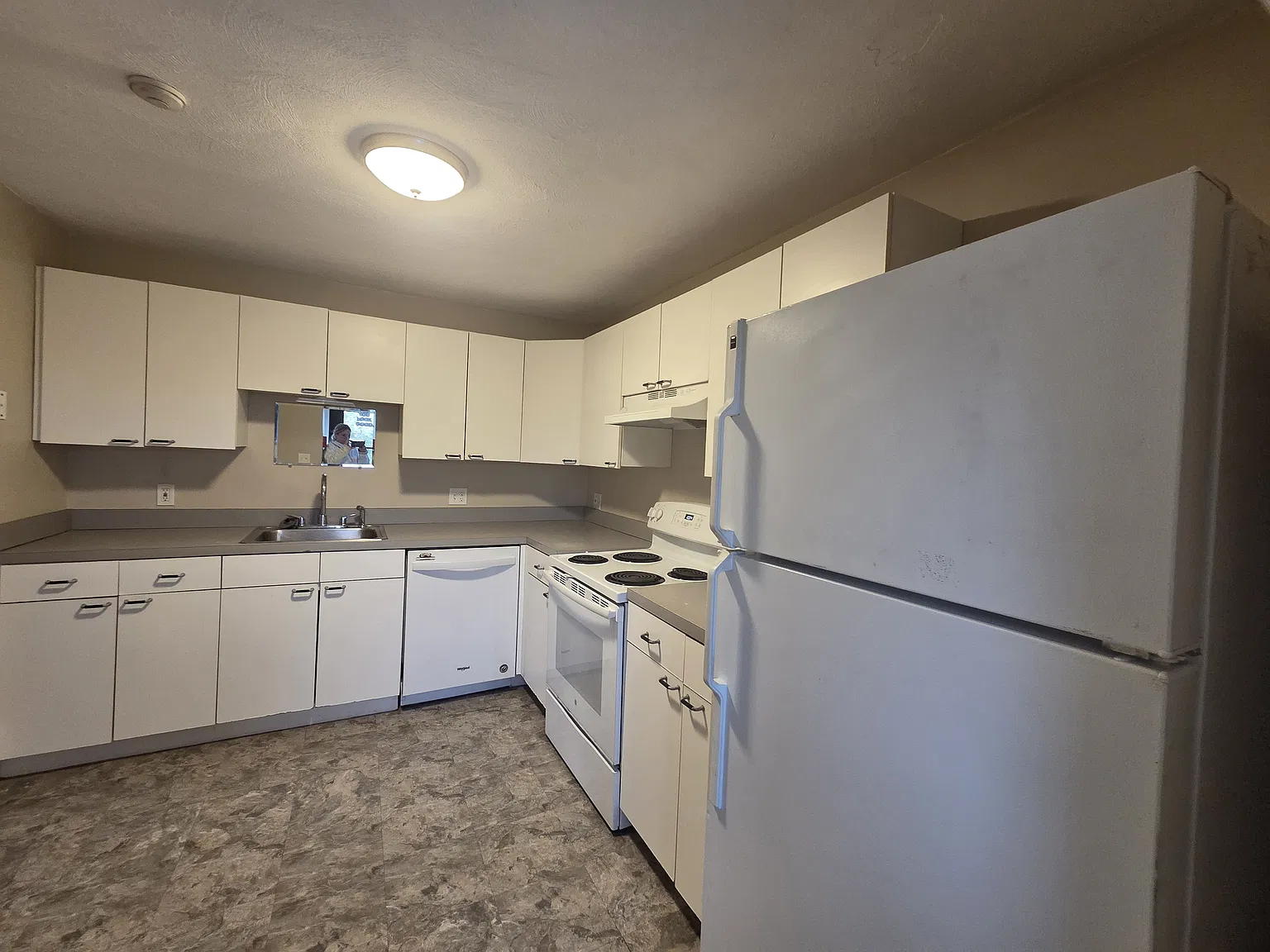 2 bed, 900 sqft, $2,200 — Photo 4