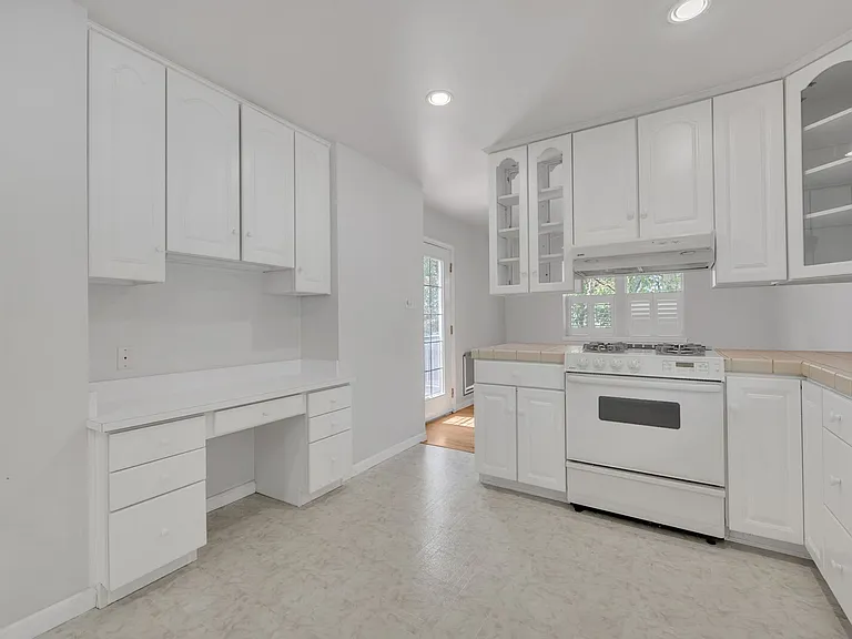 612 Orange Grove Way — Photo 6