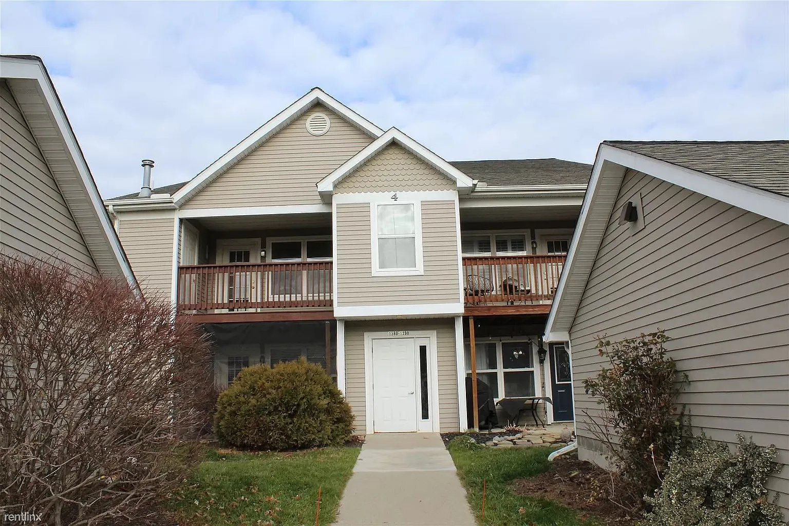 1390 Heatherwood Ln photo 1