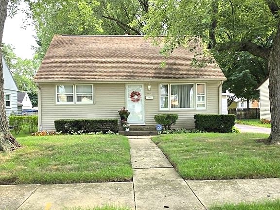 2nd image of 1824 Crestwood Ave