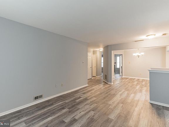 5th image of 100 Kerry Lynn Ct