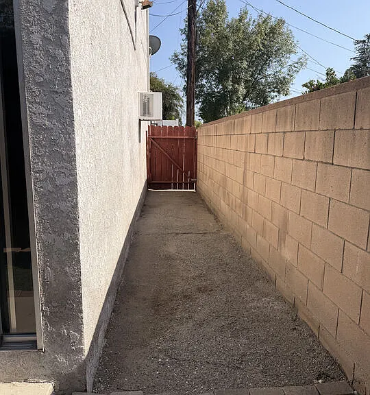 6233 Clybourn Ave — Photo 21