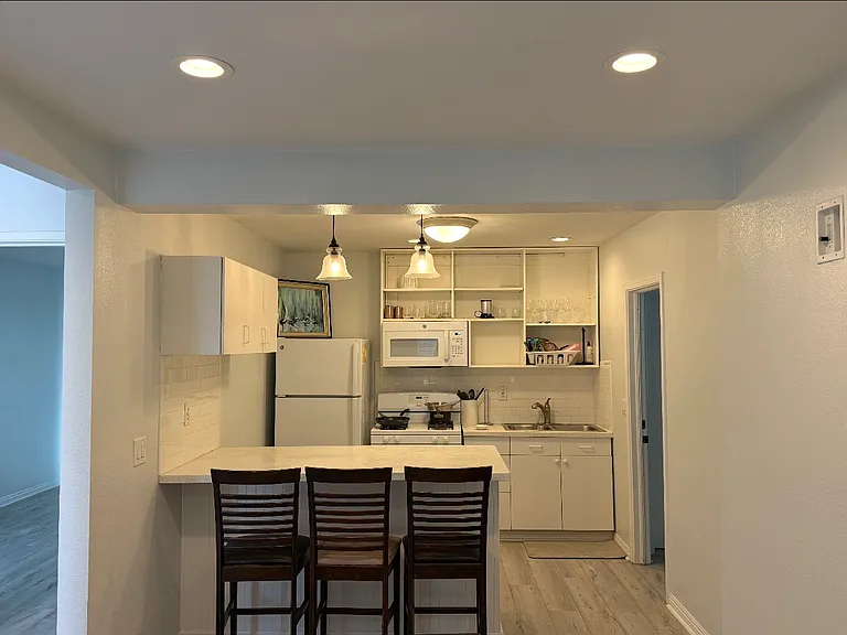 292 Santa Monica Dr — Photo 4