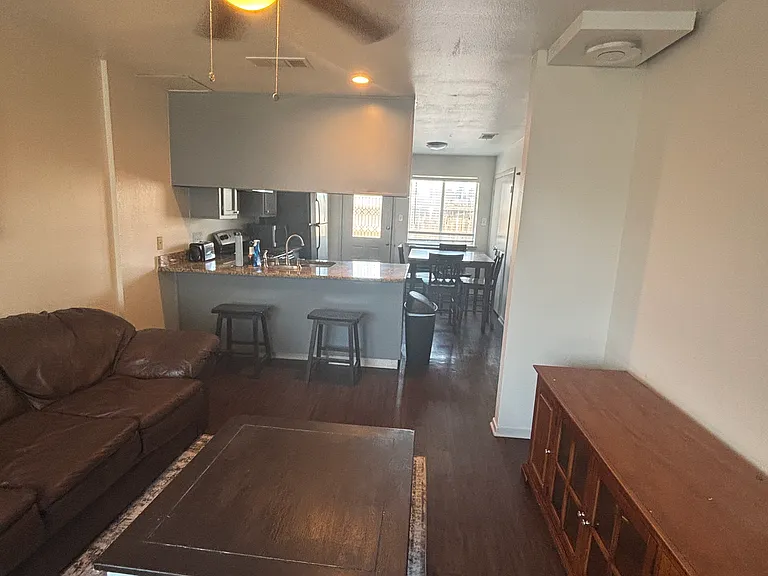 724 S Welch St #15 — Photo 4