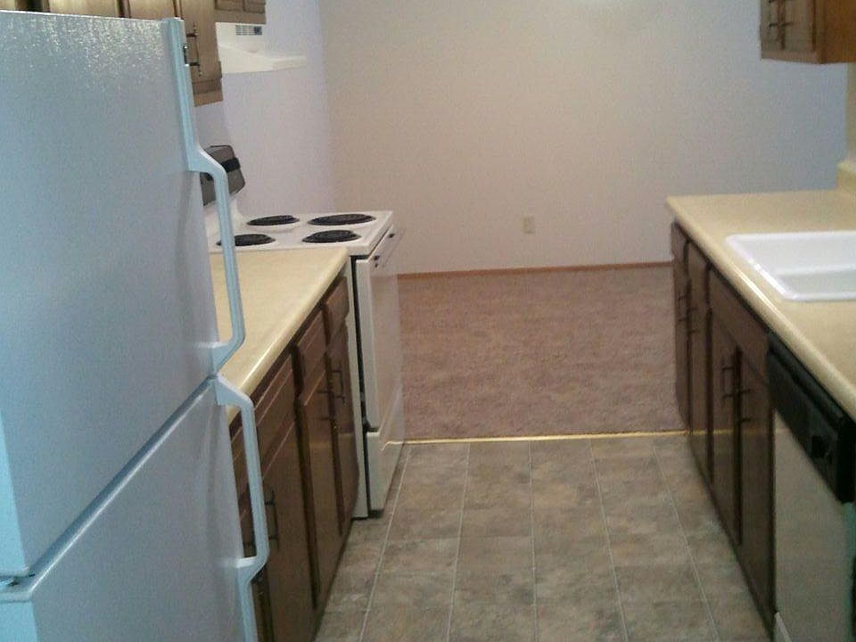 2nd image of 1422 E Racine Ave APT 21