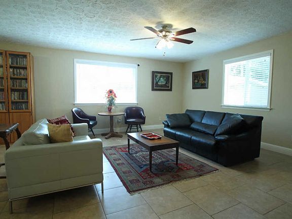 3rd image of 2540 La Loma Dr