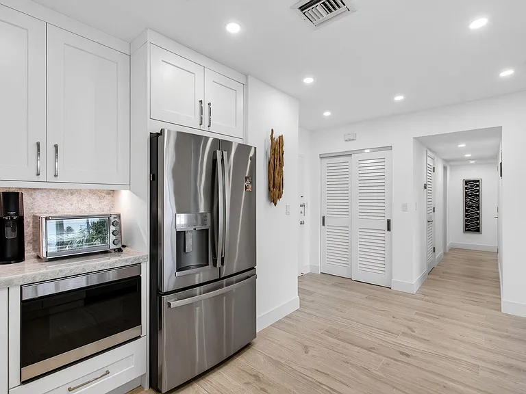 120 N Ocean Blvd #203 — Photo 24
