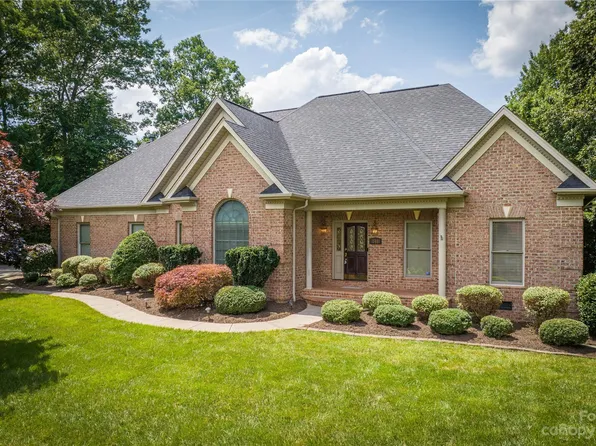 140 Wexford Point, Hickory, NC 28601