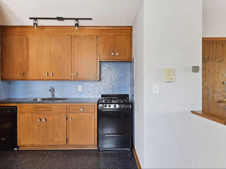 3211 Minnehaha Ave — Photo 6