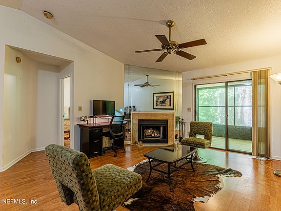 3rd image of 85 DEBARRY Avenue #2032