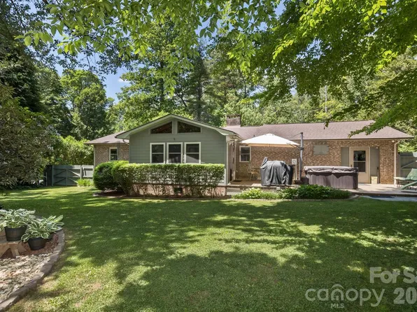 29 S Greenwood Forest Dr, Etowah, NC 28729