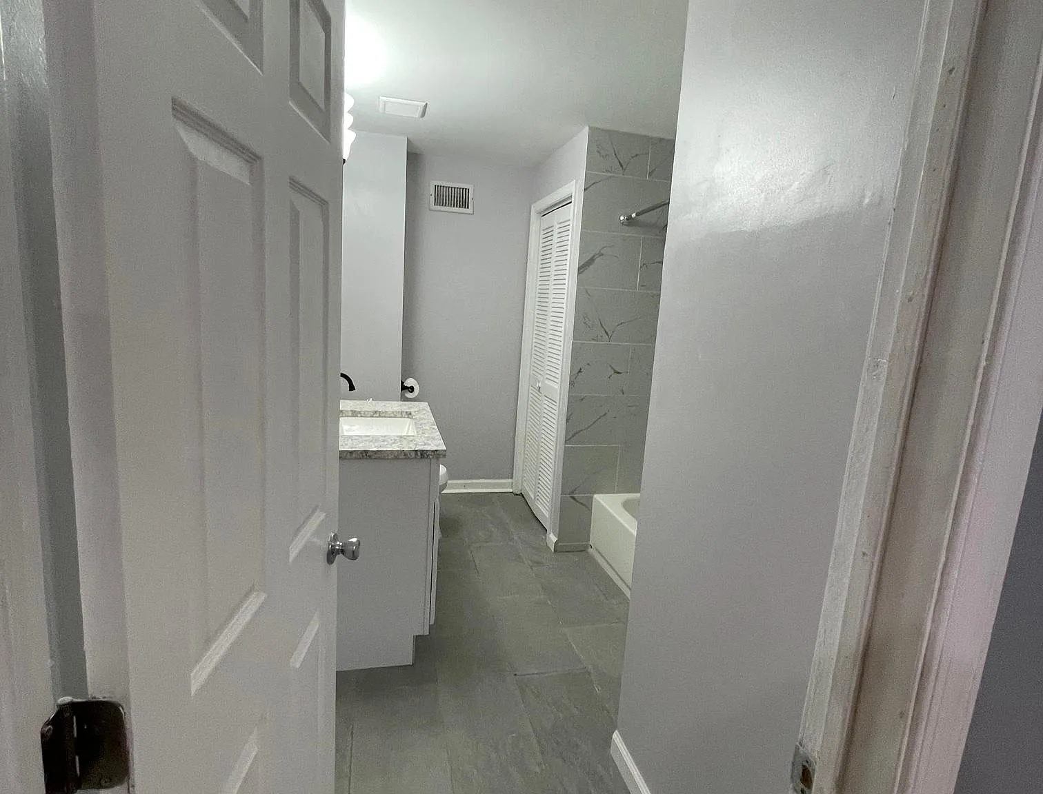 2 bed, 1000 sqft, $2,000 — Photo 3